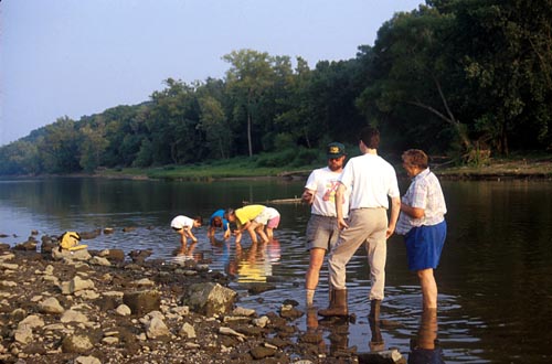 Mussel bed at Devola, Muskingum River